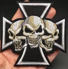 Aufnäher - Eisernes Kreuz - AEP - mit Totenköpfen Aufnäher - Eisernes Kreuz - AEP - mit Totenköpfen