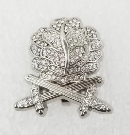 Orden - Eichenlaub mit Schwertern und Diamanten - Silber (Repro) Orden - Eichenlaub mit Schwertern und Diamanten - Silber (Repro)