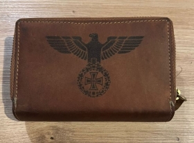 Leder Geldbeutel KM Frau - Reichsadler mit Eisernem Kreuz Leder Geldbeutel KM Frau - Reichsadler mit Eisernem Kreuz