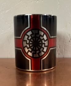 Edelstahltasse mit Karabinerhakengriff - Germanensturm Edelstahltasse mit Karabinerhakengriff - Germanensturm