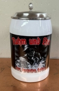 Bierkrug mit Zinndeckel - Ruhm und Ehre Bierkrug mit Zinndeckel - Ruhm und Ehre