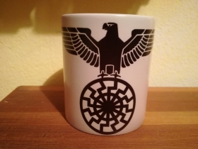 Zaubertasse - Reichsadler mit Schwarzer Sonne Zaubertasse - Reichsadler mit Schwarzer Sonne